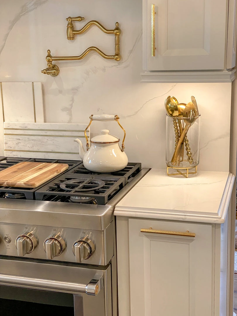 Inspire Me! Home Decor Glass Vase With Gold Base